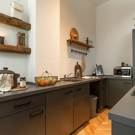 Apartment Raintree Village London
