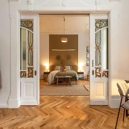 Apartment Raintree Village *