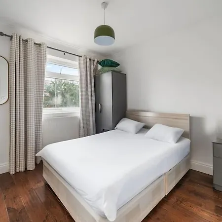 Beautiful Large 3 Bedroom Flat In North London Apartment *