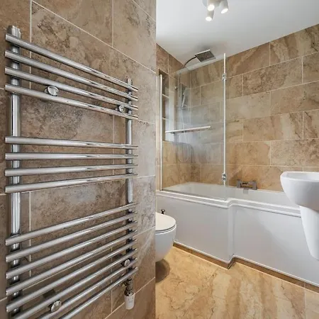 Apartment Beautiful Large 3 Bedroom Flat In North London *