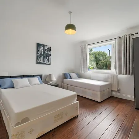 Apartment Beautiful Large 3 Bedroom Flat In North London