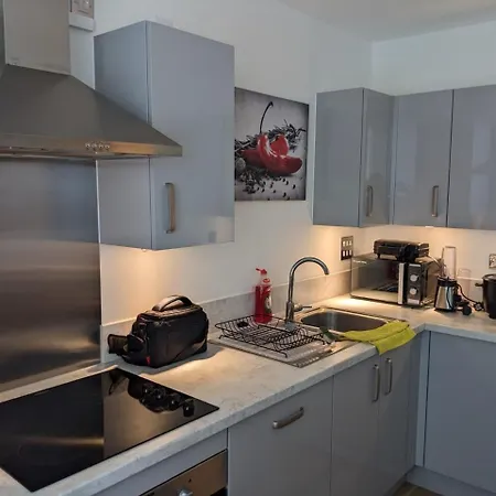 Apartment Raintree Village