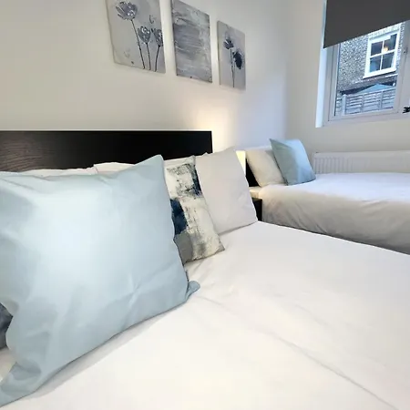 Charming 3-bed Flat In Shepherds Bush - Sleeps 9