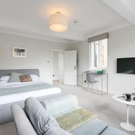 Beautiful Centrally Located Large Studio * London
