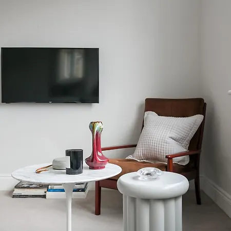 Apartment Beautiful Centrally Located Large Studio London