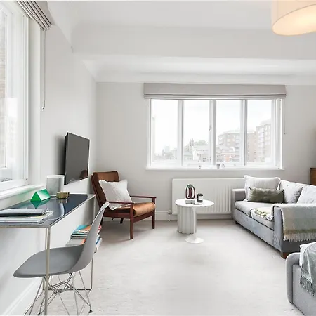 Beautiful Centrally Located Large Studio * London