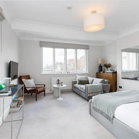 Beautiful Centrally Located Large Studio *