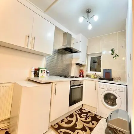 Cosy Studio In Central Apartment