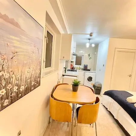 Cosy Studio In Central * London