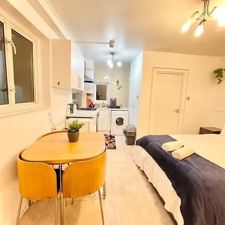 Cosy Studio In Central *