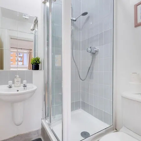 Delightful 4 Bedroom House Thamesmead West From 360stays