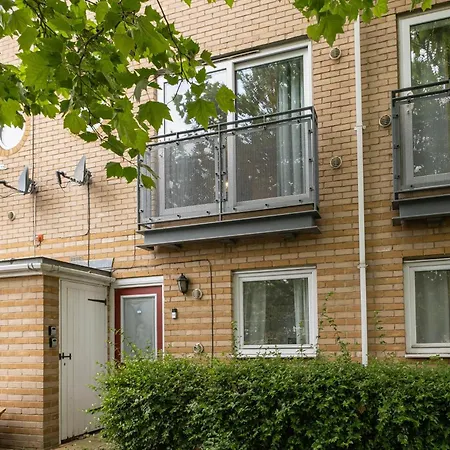 Delightful 4 Bedroom House Thamesmead West From 360stays Apartment