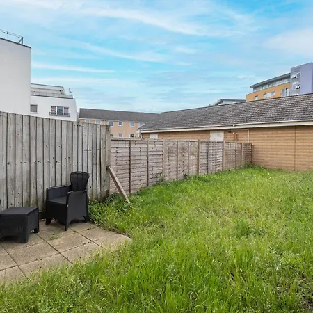 Apartment Delightful 4 Bedroom House Thamesmead West From 360stays London
