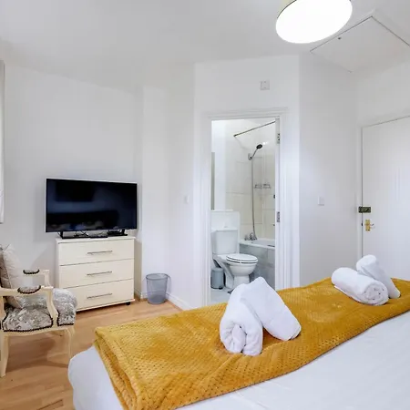 Delightful 4 Bedroom House Thamesmead West From 360stays