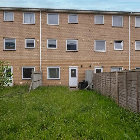 Apartment Delightful 4 Bedroom House Thamesmead West From 360stays