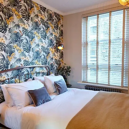 Lovely 2 Bed In Shoreditch On Quiet Side Street Apartment *