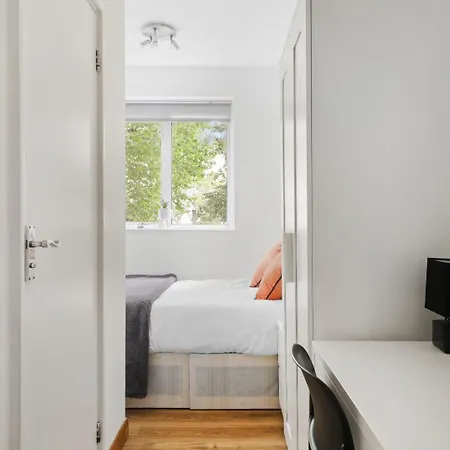 Kensington High Street Hububb Homestay *