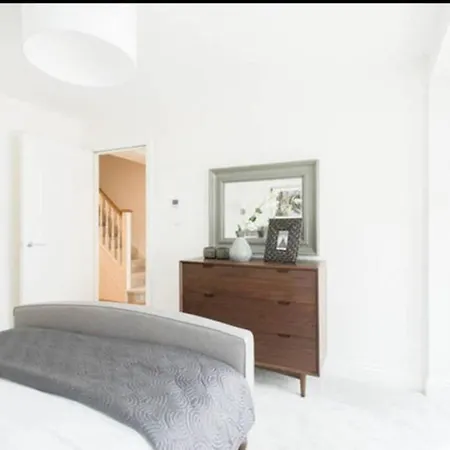 Large Three Bed Duplex Camden Holiday home London