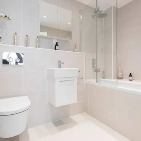Large Three Bed Duplex Camden Holiday home *