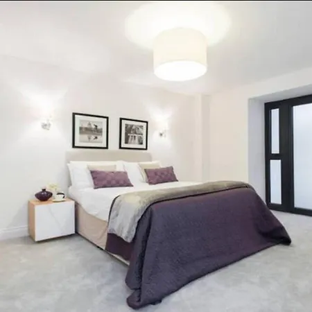 Large Three Bed Duplex Camden Holiday home London