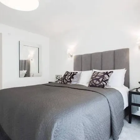 Large Three Bed Duplex Camden Holiday home *