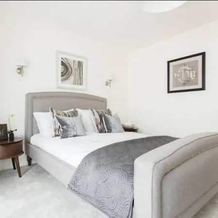 Large Three Bed Duplex Camden London