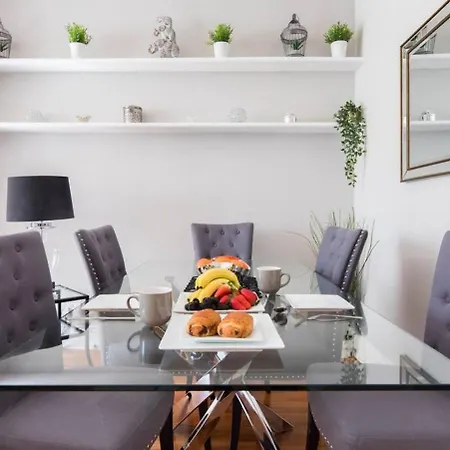 Spacious Family Paddington Flat