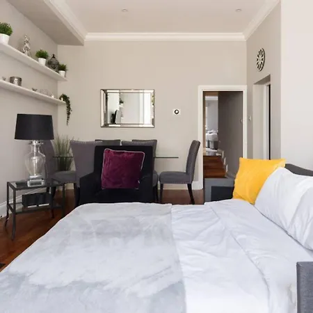 Apartment Spacious Family Paddington Flat