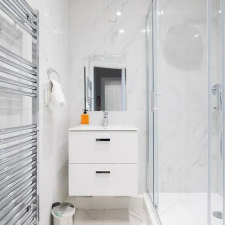 Spacious Family Paddington Flat *