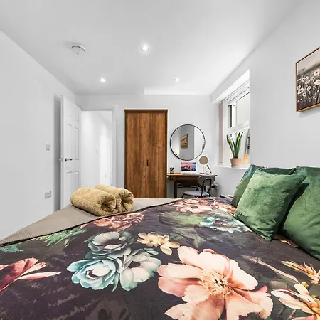 Modern Basement Stoke Newington London, Close To Transport Apartment