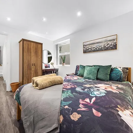 Modern Basement Stoke Newington London, Close To Transport *
