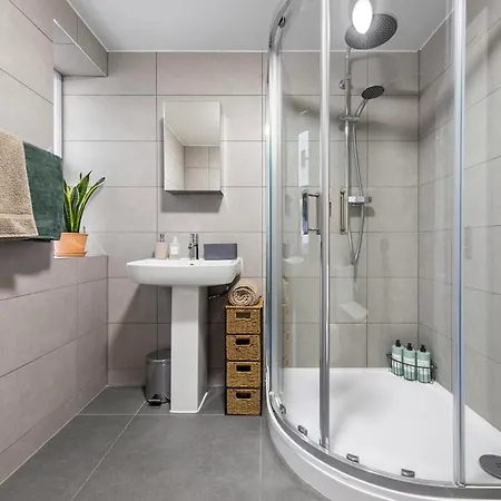 Modern Basement Stoke Newington London, Close To Transport * London