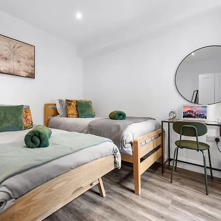 Modern Basement Stoke Newington London, Close To Transport Apartment London