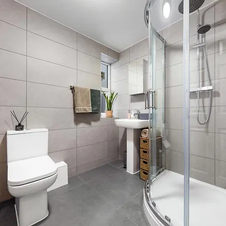 Modern Basement Stoke Newington London, Close To Transport *