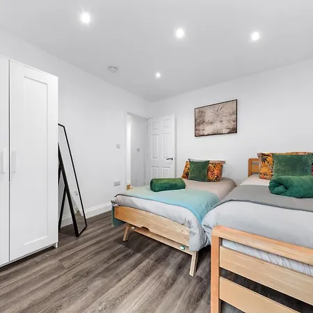 Modern Basement Stoke Newington London, Close To Transport