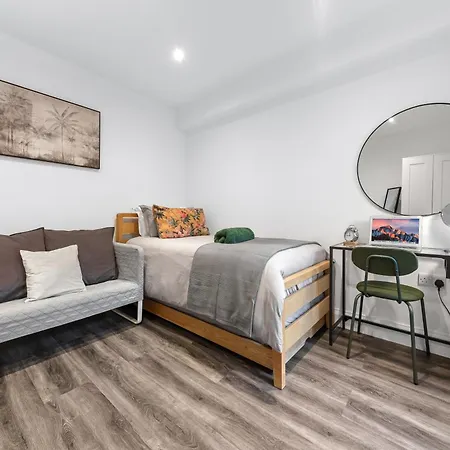 Modern Basement Stoke Newington London, Close To Transport *