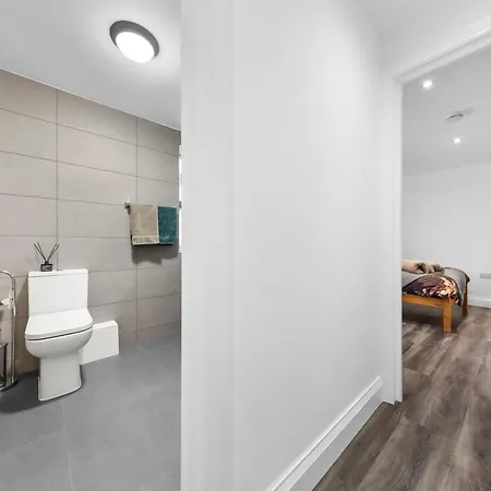 Modern Basement Stoke Newington London, Close To Transport London