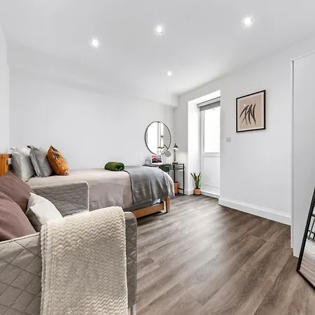 Modern Basement Stoke Newington London, Close To Transport * London
