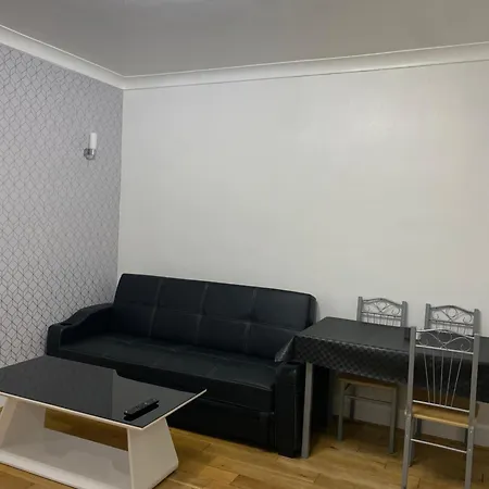 1 Bedroom Ground Floor Flat With Garden * Greenford (Greater London)