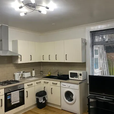 Apartment 1 Bedroom Ground Floor Flat With Garden Greenford (Greater London)