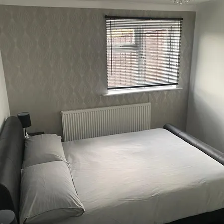 1 Bedroom Ground Floor Flat With Garden * Greenford (Greater London)