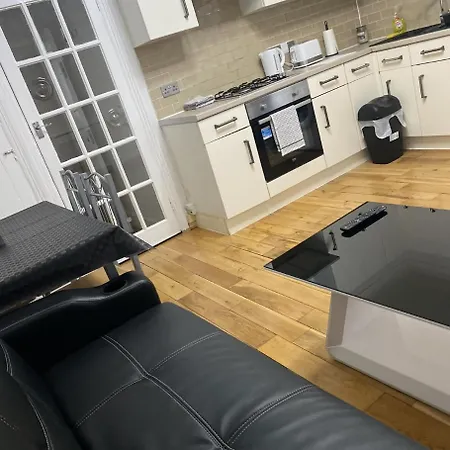 1 Bedroom Ground Floor Flat With Garden Apartment Greenford (Greater London)