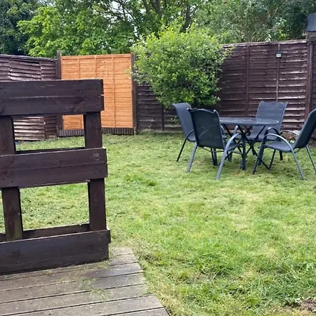 1 Bedroom Ground Floor Flat With Garden