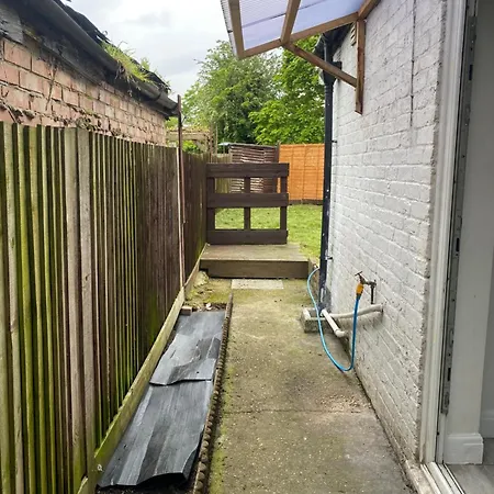 1 Bedroom Ground Floor Flat With Garden Greenford (Greater London)