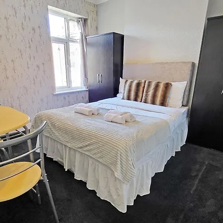 Spacious Homestay London