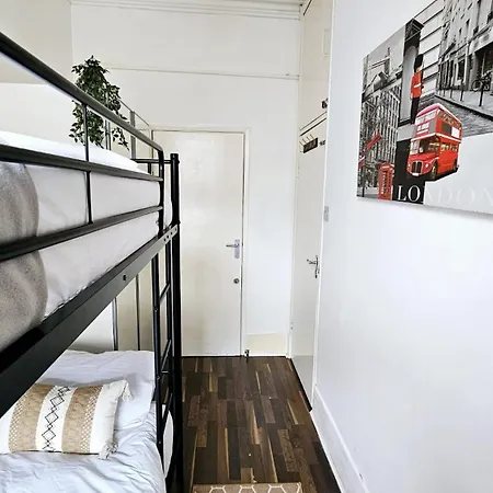 Stylish 2 Bed Near Notting Hill Appartement