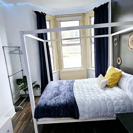 Stylish 2 Bed Near Notting Hill Appartement Londres