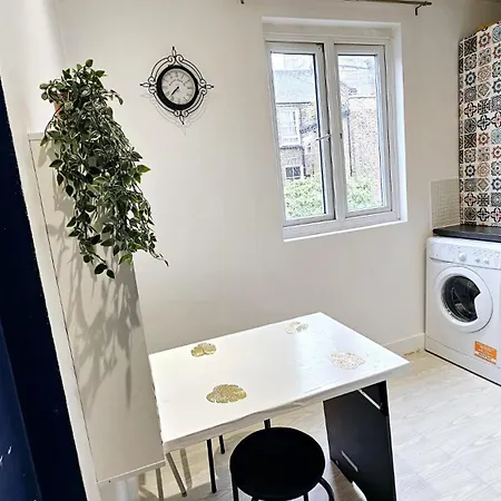 Stylish 2 Bed Near Notting Hill *