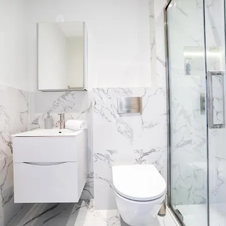Private Terrace Fulham 3 Bed 2 Baths Apartment