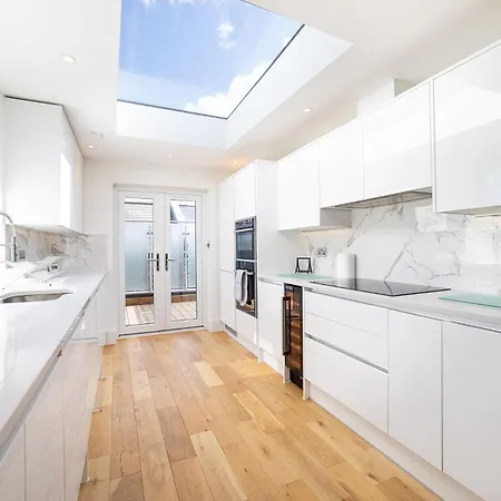Private Terrace Fulham 3 Bed 2 Baths Apartment London